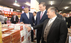 وزير الزراعة يفتتح جناح منتجات الوزارة بجملة ماركت بالمريوطية