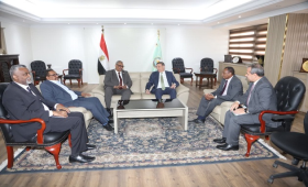  وزير الزراعة يبحث التكامل الزراعي مع نظيره السوداني