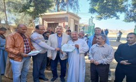 الزراعة توزع 400 فراطة ذرة مُعاد تدويرها لصغار المزارعين