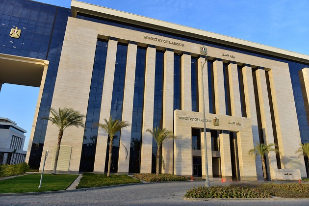 العمل تُحرر 323 محضرًا لمنشآت خالفت الحد الأدنى للأجور