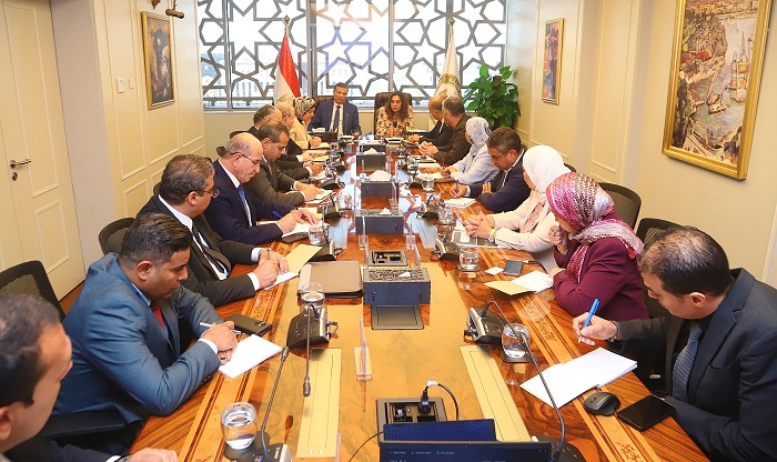 وزير الزراعة والبيئة يبحثان الاستفادة من المخلفات الزراعية 