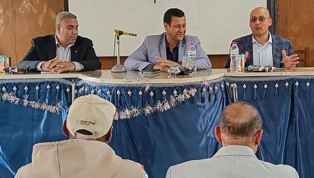 الزراعة توجه المرشدين الزراعيين بحث المزارعين على توريد القمح 