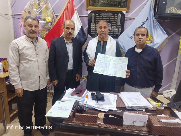 تسليم عقود تقنين جديدة لأراضي أملاك الدولة بأسيوط