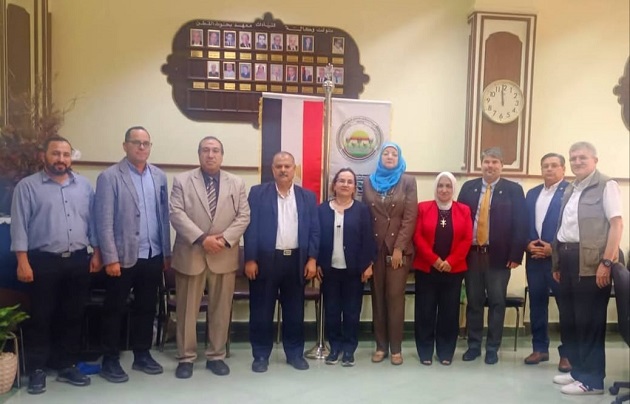 وفد من الفاو وإيكاردا والطاقة الذرية يزور معهد بحوث القطن 