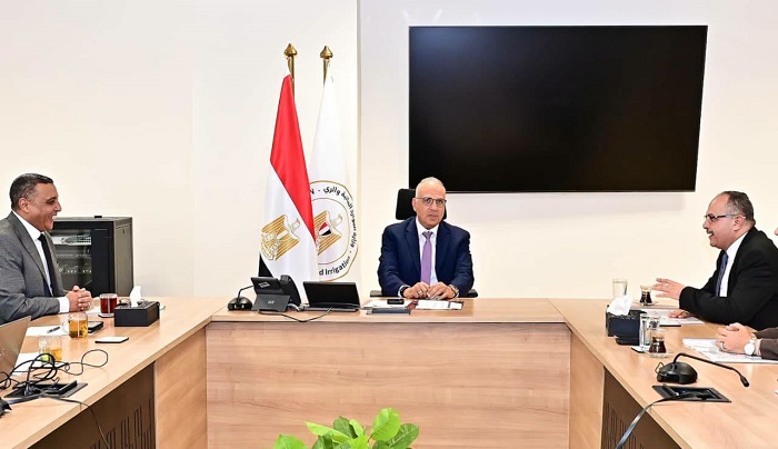وزير الري يتابع موقف المشروعات المشتركة مع المقاولون العرب 