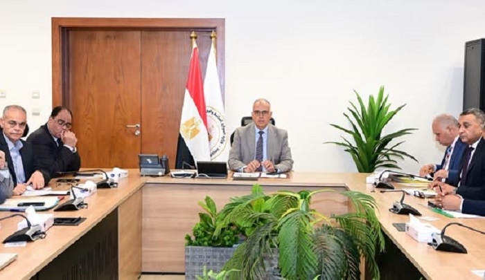 وزير الري يتابع منظومة التحكم في ورد النيل والمخلفات العائمة 
