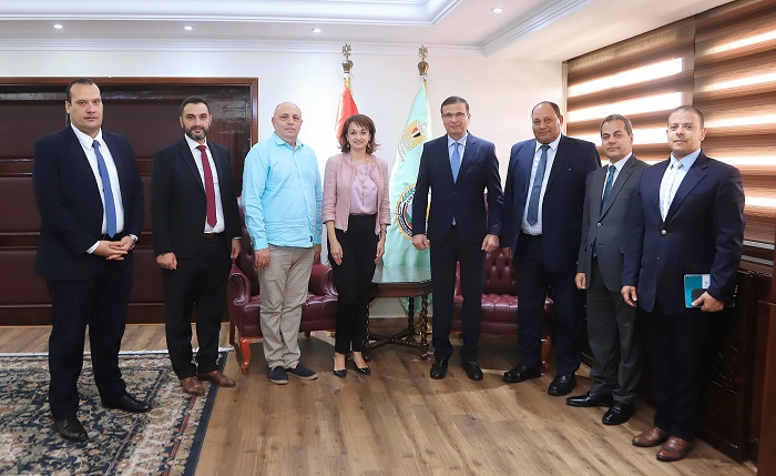 وزير الزراعة يبحث مع سفيرة رومانيا تعزيز التعاون المشترك 