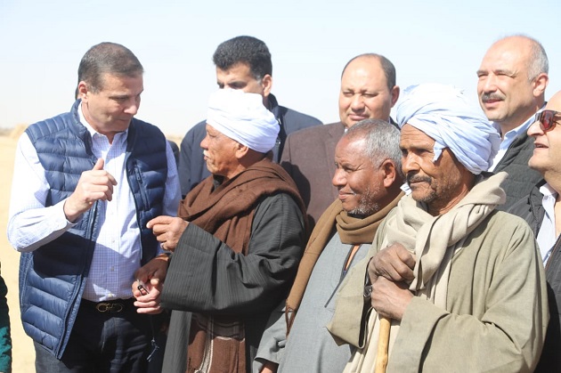 فاروق للمزارعين: نحن معكم في الحقل وفرق متابعة ميدانية على مدار الساعة