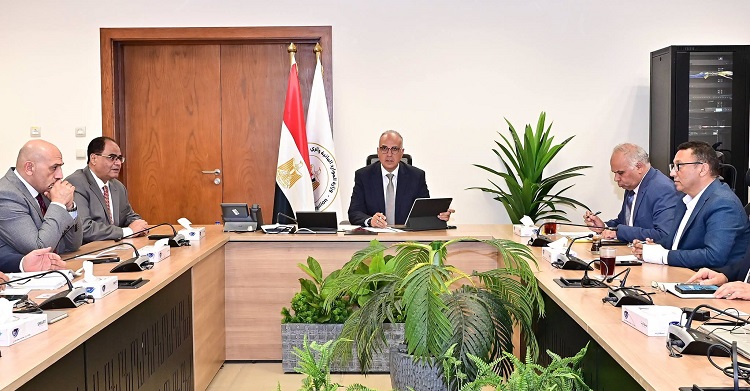  وزير الري يتابع جهود حماية مجرى نهر النيل 