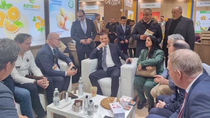 وزير الزراعة يبحث تعزيز التعاون مع الشركات الهولندية