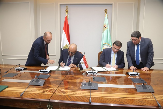 وزير الزراعة يوقع اتفاقية تجديد استضافة مصر للمركز الدولي لل