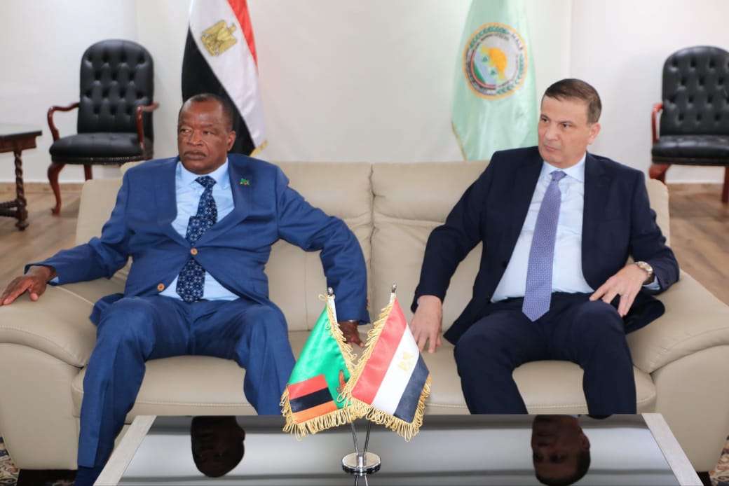فاروق يبحث مع وزير الداخلية الزامبي موقف المزارع المشتركة