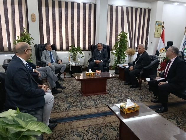 مدير الوكالة الإيطالية للتعاون يزور مركز البحوث الزراعية