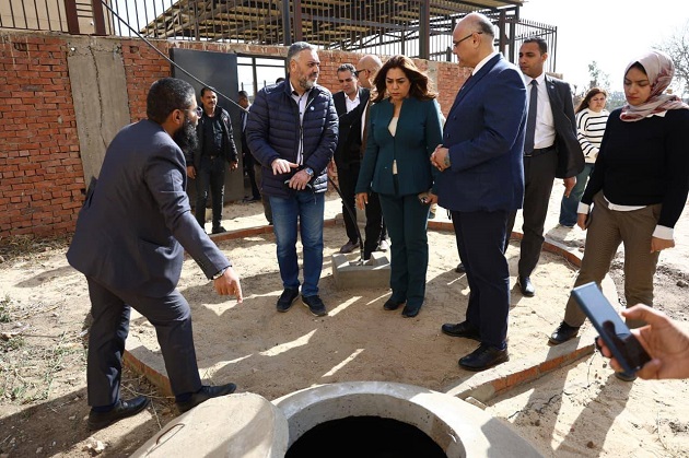  وزيرة التنمية المحلية تتفقد أول وحدة بيوجاز لإنتاج السماد ا