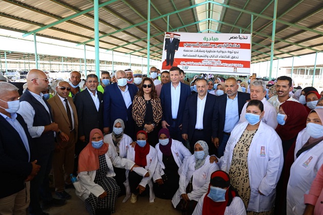 وزير الزراعة يتفقد مشروع الإنتاج الحيواني ومجمع تمور الوادي الجديد