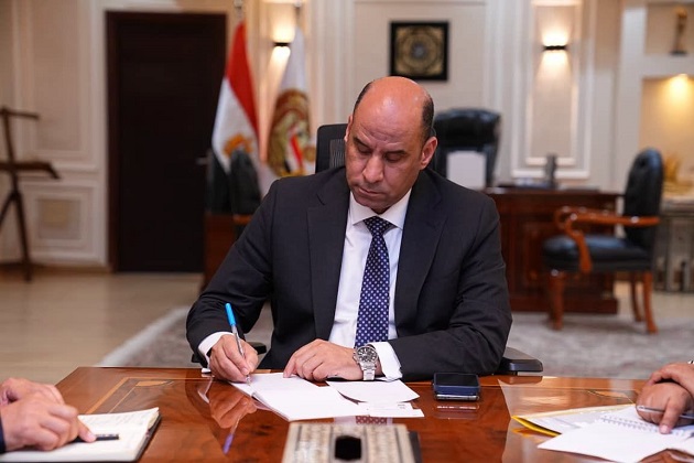 وزير العمل يعلن بدء صرف منحة المولد النبوي الشريف للعمالة غي