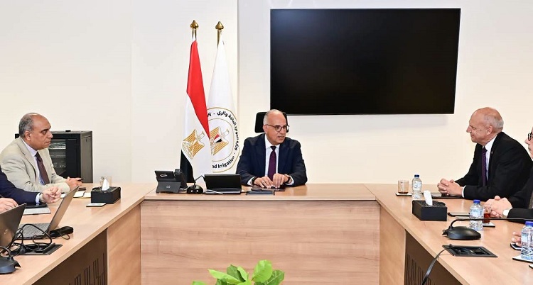  الري تبحث تعظيم الاستفادة من المعارض الدولية في دعم قطاع المياه