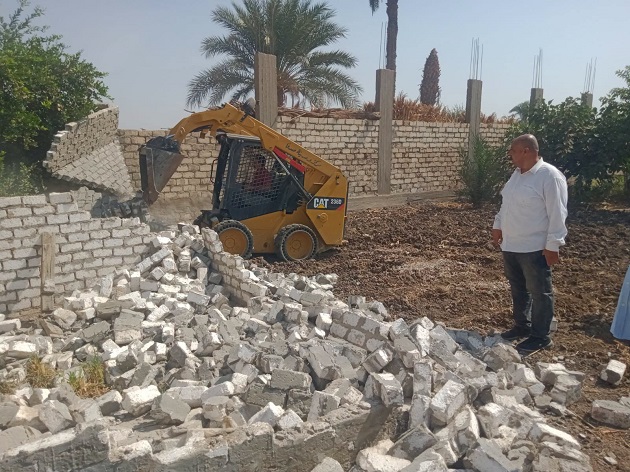  إزالة 35 حالة تعدي على أراضي زراعية بأسيوط 