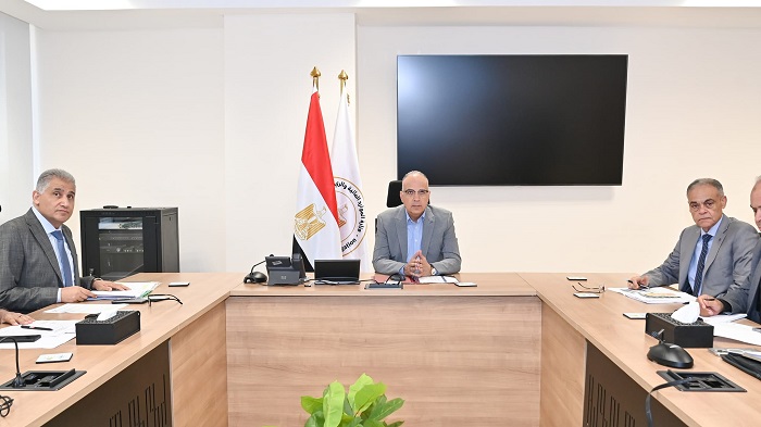 الري تواصل تطهير الترع والمصارف ببني سويف وغرب المنيا 