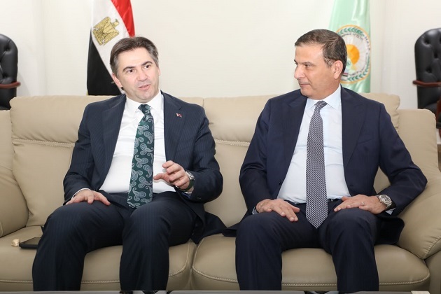 فاروق يبحث مع نائب وزير الزراعة التركي تعزيز الاستثمار الزراعي 