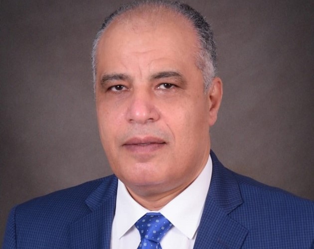  د.علاء عزوز يكتب .. الفلاح المصري صانع الأمن الغذائي وعصب التنمية