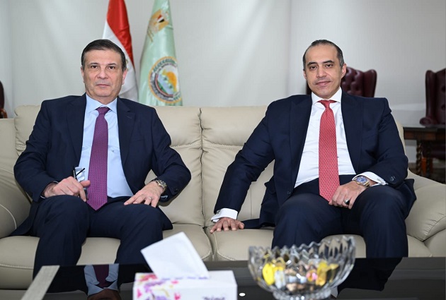 فاروق يناقش مع وزير الشئون النيابية تعديلات قانون التعاونيات الزراعية 