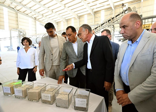 رئيس الوزراء يفتتح مصنع ترانس للأسمدة بالسخنة 