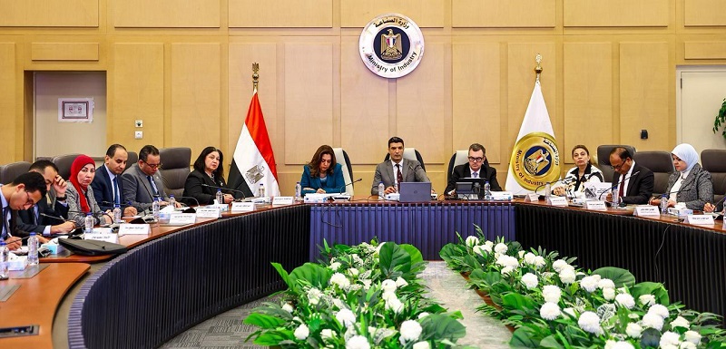 4 وزراء يبحثون خطة تنفيذ مشروع القرى المنتجة 