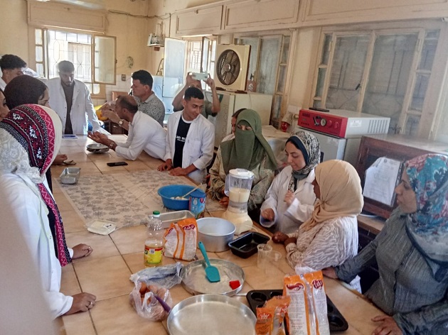 تكنولوجيا الأغذية ينظم تدريبا لطلاب الجامعات في التصنيع الغذائي 