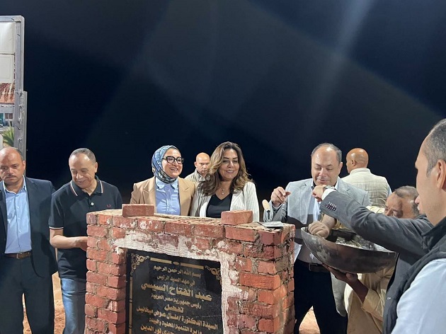على مساحة 50 فدان.. وضع حجر أساس مجمع صناعات التمور بالداخلة