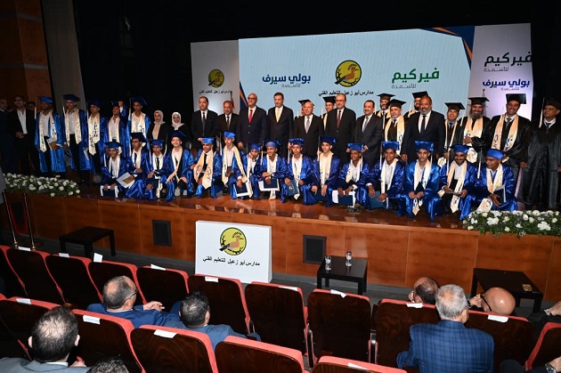 فاروق يشهد حفل تخرج الدفعة الأولى من مدرسة أبو زعبل للتنمية الصناعية