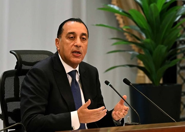  رئيس الوزراء يتفقد محطة صومعة عتاقة لتخزين الأقماح