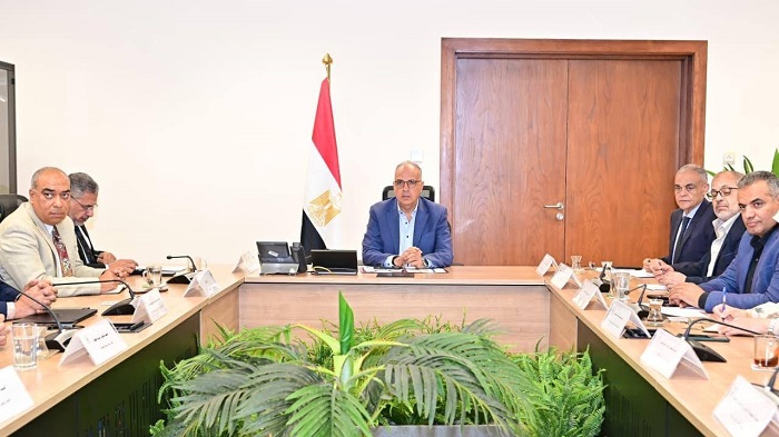  وزير الري يتابع تنفيذ الخطة الاستثمارية للعام المالي 2026 / 2027