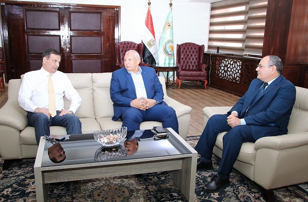 وزير الزراعة يبحث مع محافظ الوادي الجديد التعاون المشترك