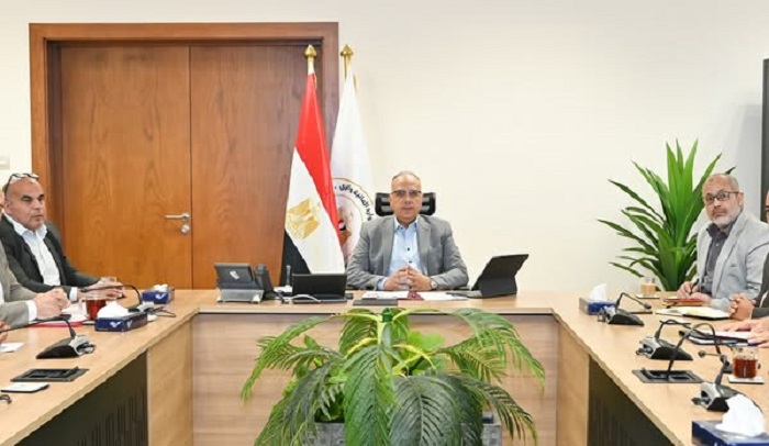 وزير الري يتابع مشروعات حماية الشواطئ بالبحر المتوسط 