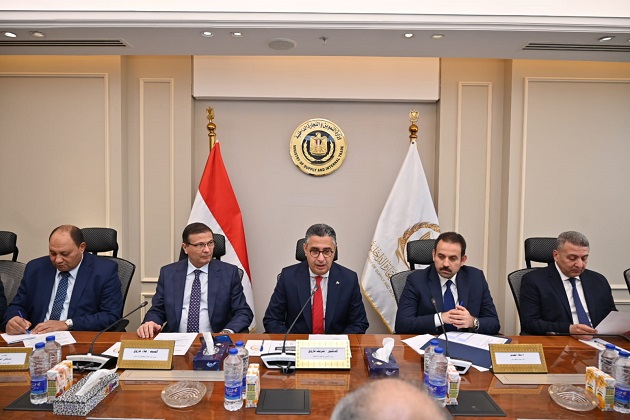 وزيرا التموين والزراعة ورئيس جهاز مستقبل مصر يبحثون مستقبل صناعة السكر