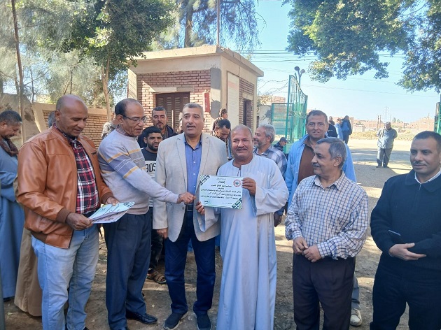 الزراعة توزع 400 فراطة ذرة مُعاد تدويرها لصغار المزارعين