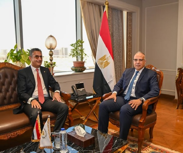 وزيرا الري والتموين يبحثان سُبل تطوير مصانع قصب السكر 